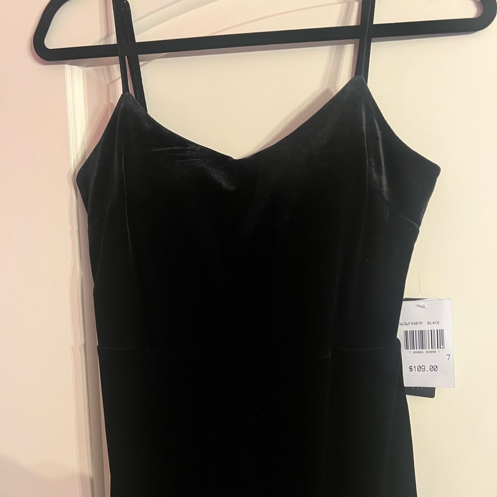 City Vibe: Scoop Neck Long Black Velvet Evening Gown with Rhinestone Fringe - Picture 9 of 13
